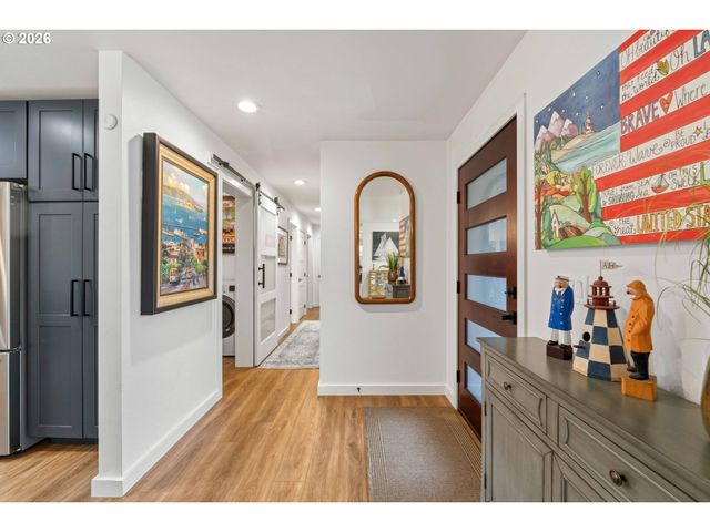 820 JACKSON Ave Sw, Bandon, OR 97411
