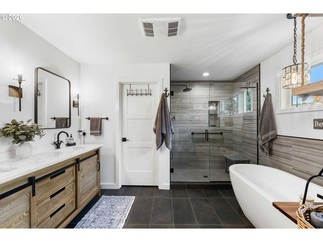 820 JACKSON Ave Sw, Bandon, OR 97411