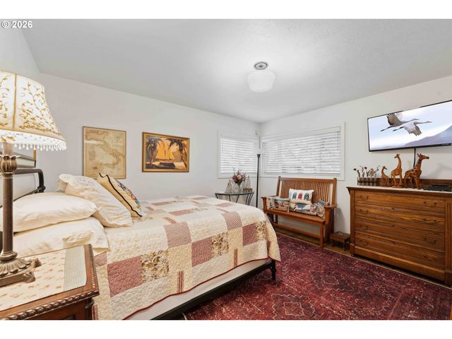820 JACKSON Ave Sw, Bandon, OR 97411