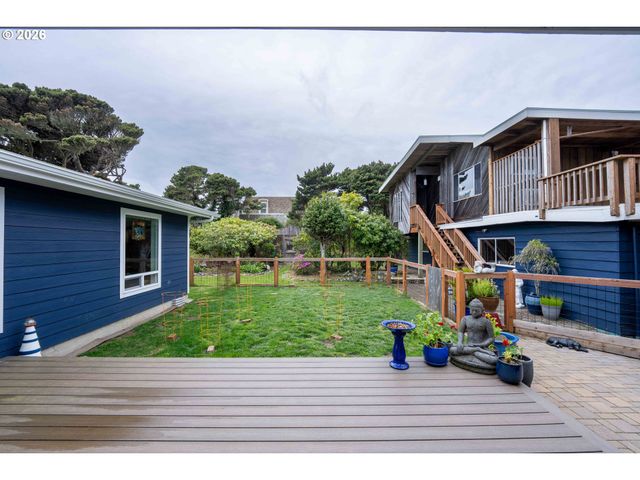 820 JACKSON Ave Sw, Bandon, OR 97411