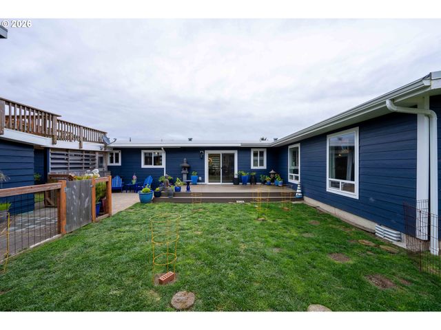 820 JACKSON Ave Sw, Bandon, OR 97411