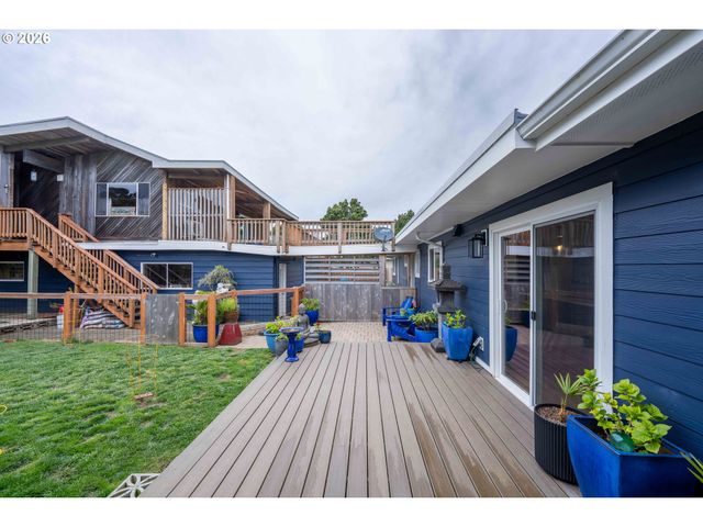 820 JACKSON Ave Sw, Bandon, OR 97411
