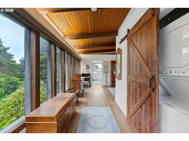 820 JACKSON Ave Sw, Bandon, OR 97411
