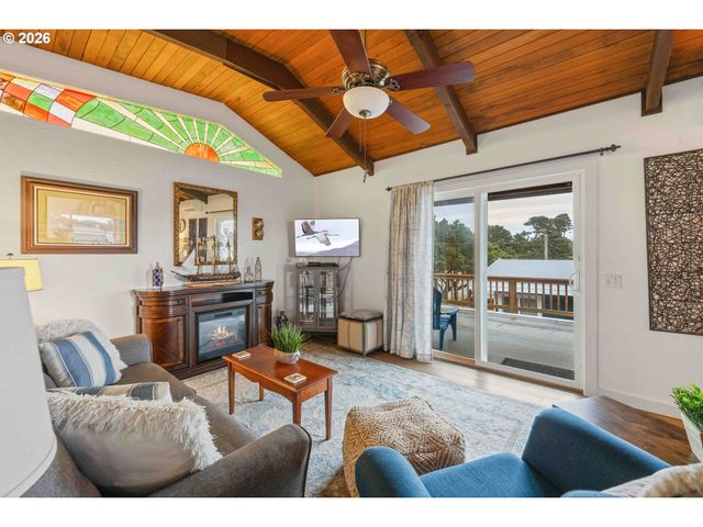 820 JACKSON Ave Sw, Bandon, OR 97411
