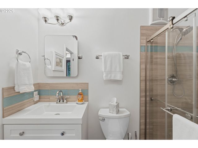 820 JACKSON Ave Sw, Bandon, OR 97411