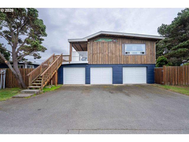 820 JACKSON Ave Sw, Bandon, OR 97411