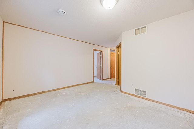 52 Pinewood Boulevard, West Fargo, ND 58078