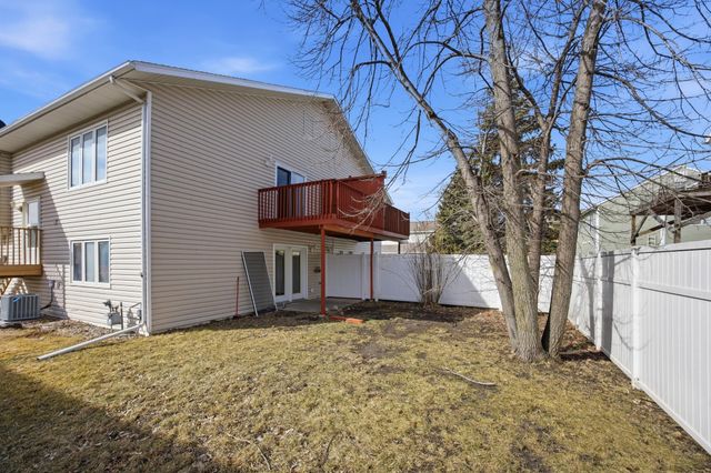 52 Pinewood Boulevard, West Fargo, ND 58078