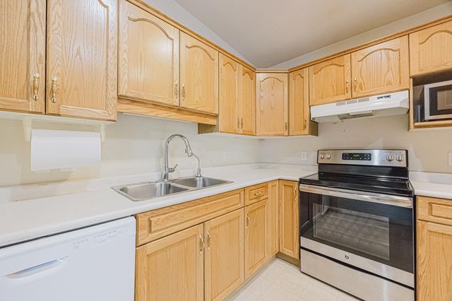 52 Pinewood Boulevard, West Fargo, ND 58078