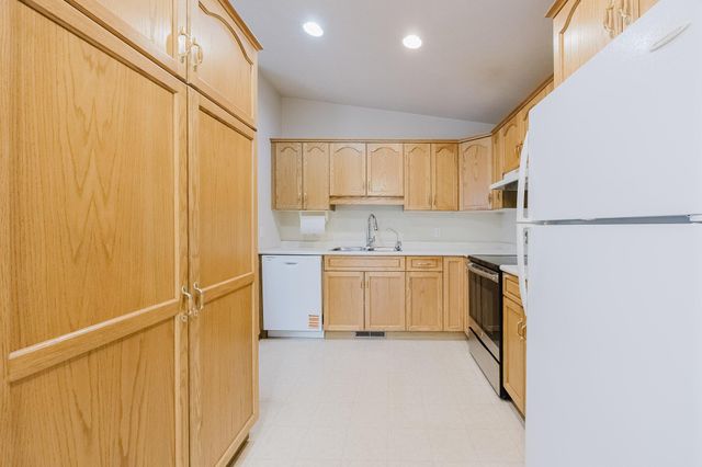 52 Pinewood Boulevard, West Fargo, ND 58078