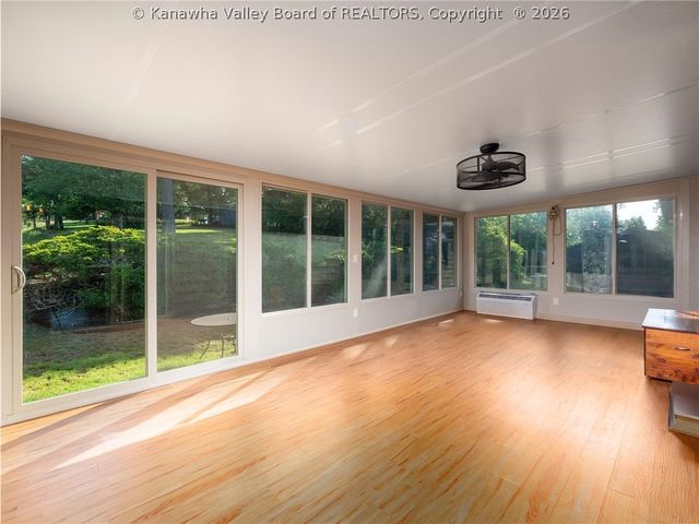 2 Deer Run, Hurricane, WV 25526