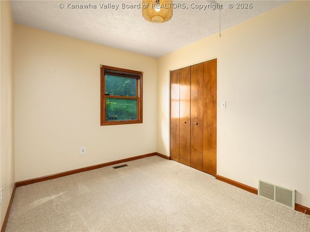 2 Deer Run, Hurricane, WV 25526