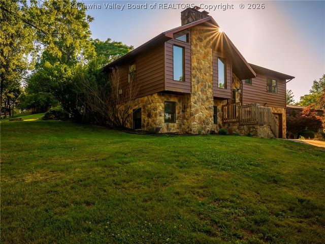 2 Deer Run, Hurricane, WV 25526