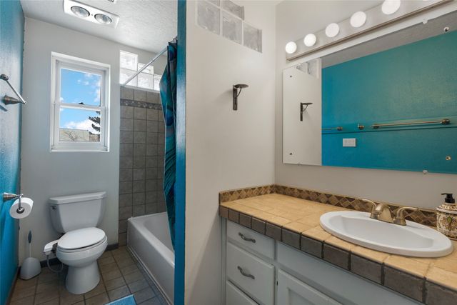 3112 Plaza Blanca, Santa Fe, NM 87507