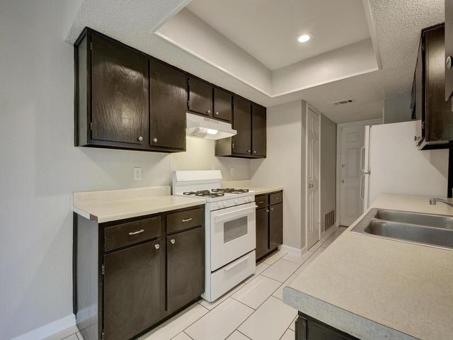 9203 Kempler DR A, Austin, TX 78748