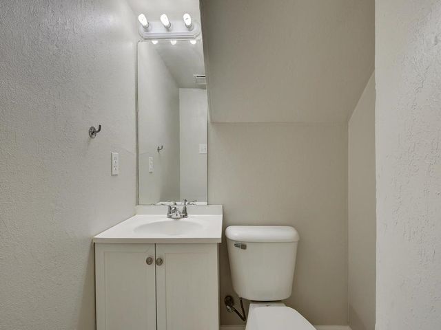 9203 Kempler DR A, Austin, TX 78748
