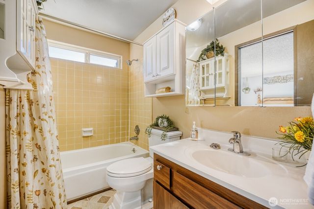 19114 60th Street E, Lake Tapps, WA 98391