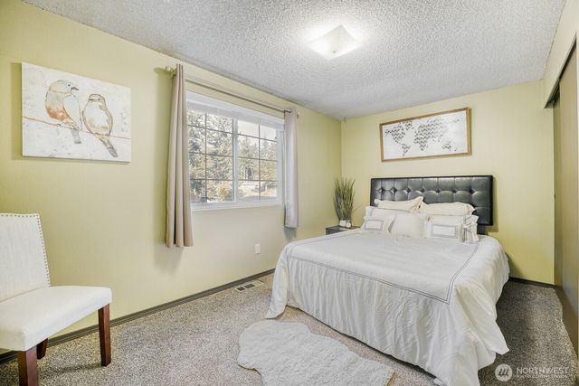 19114 60th Street E, Lake Tapps, WA 98391