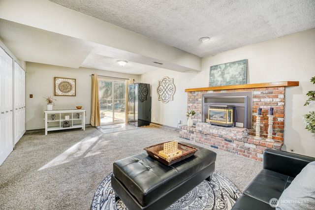 19114 60th Street E, Lake Tapps, WA 98391