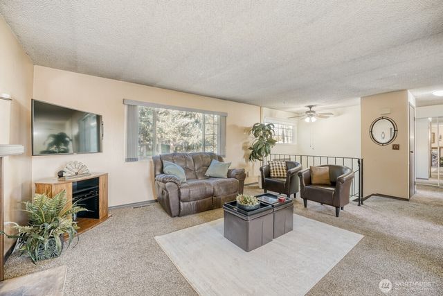 19114 60th Street E, Lake Tapps, WA 98391