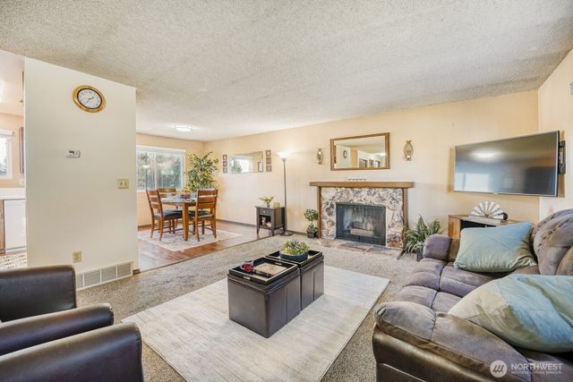 19114 60th Street E, Lake Tapps, WA 98391