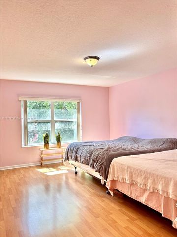 306 NW 115th way, Coral Springs, FL 33071