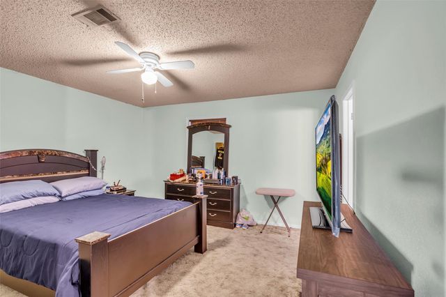 700 Briarclift Lane, Baytown, TX 77521