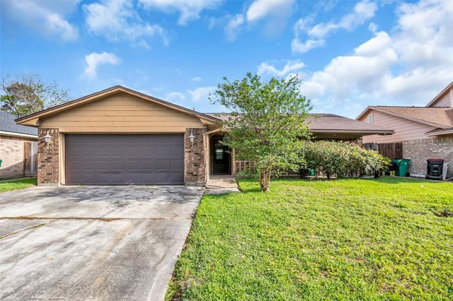 700 Briarclift Lane, Baytown, TX 77521