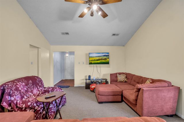 700 Briarclift Lane, Baytown, TX 77521