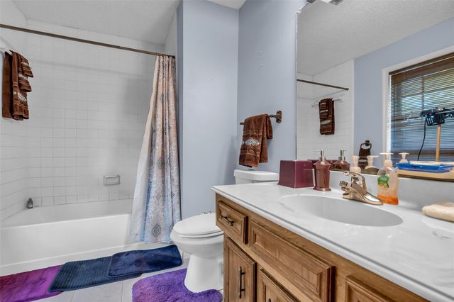 700 Briarclift Lane, Baytown, TX 77521