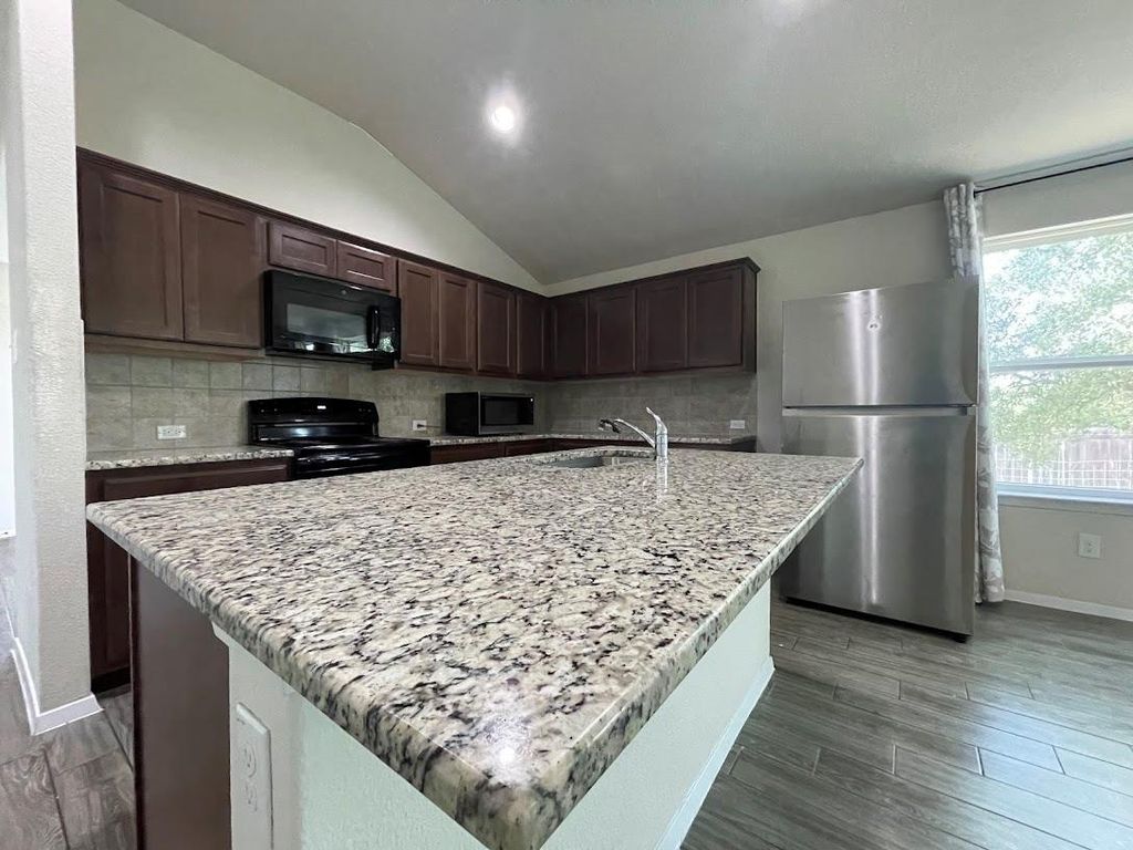 3803 Overhill DR, Lago Vista, TX 78645
