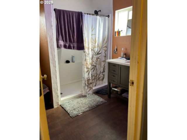 93 E HILLCREST Dr, Eugene, OR 97404