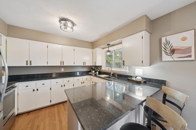 711 Kinnickinnic Street, Hudson, WI 54016