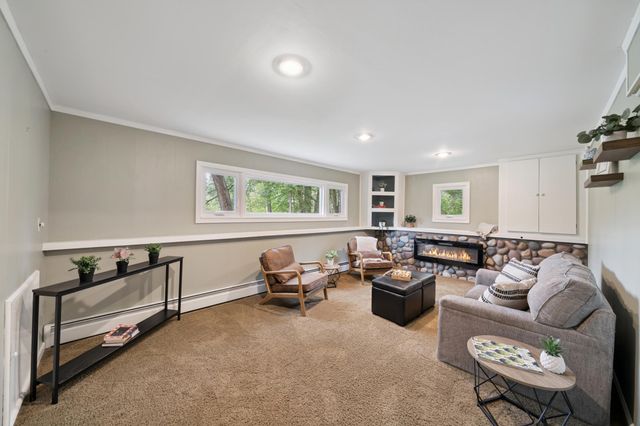 711 Kinnickinnic Street, Hudson, WI 54016