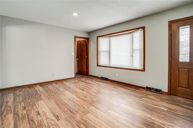 4005 S Coachman Drive, Independence, MO 64055