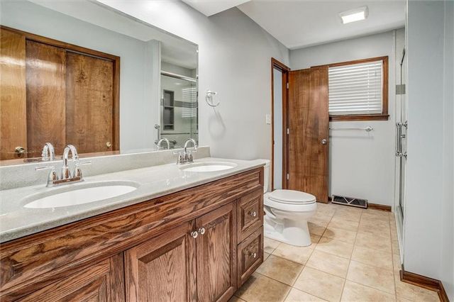 4005 S Coachman Drive, Independence, MO 64055