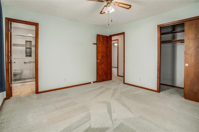 4005 S Coachman Drive, Independence, MO 64055