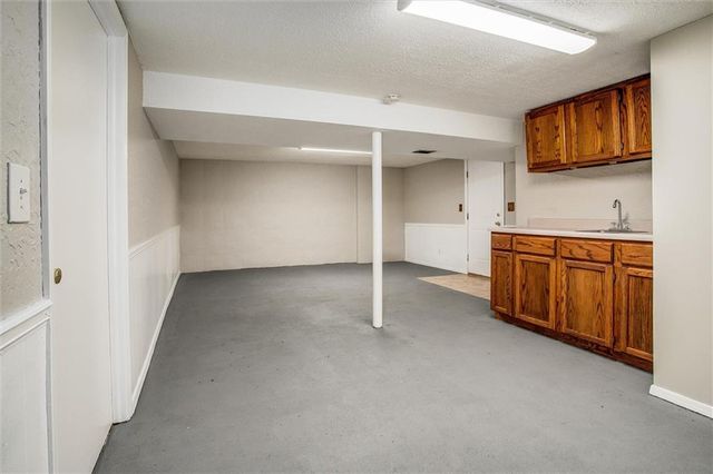 4005 S Coachman Drive, Independence, MO 64055