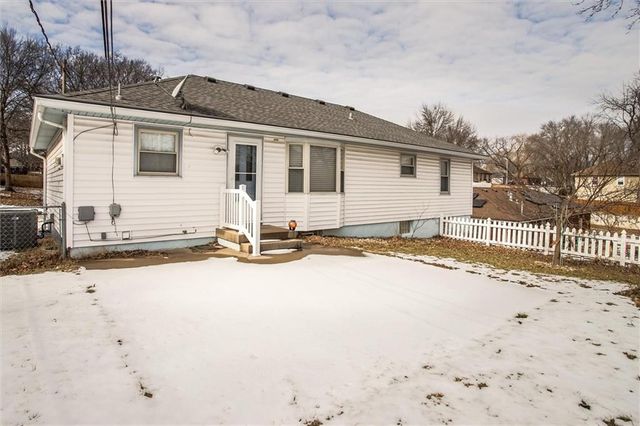 4005 S Coachman Drive, Independence, MO 64055