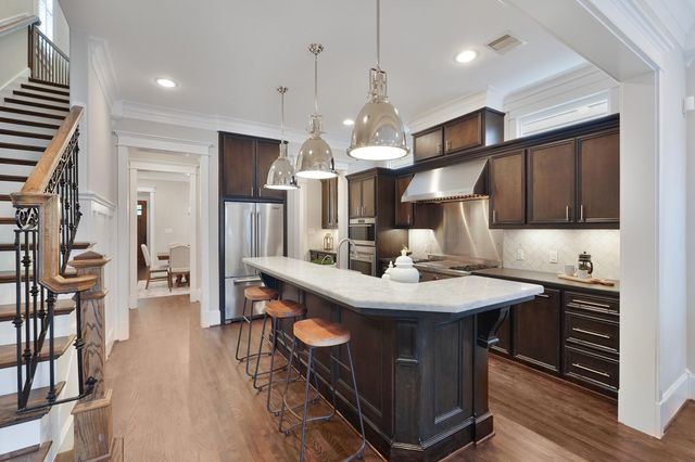 537 W 22nd St, Houston, TX 77008