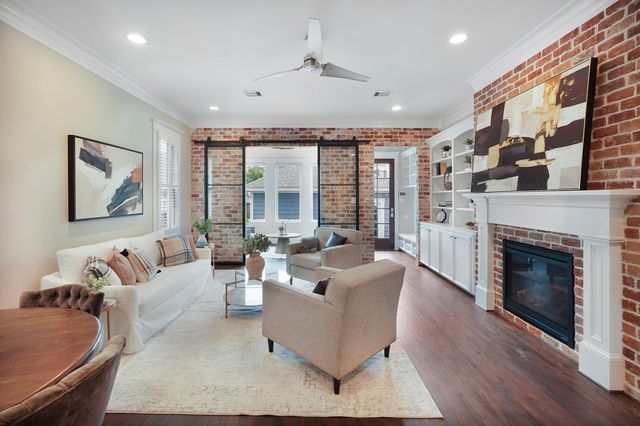 537 W 22nd St, Houston, TX 77008