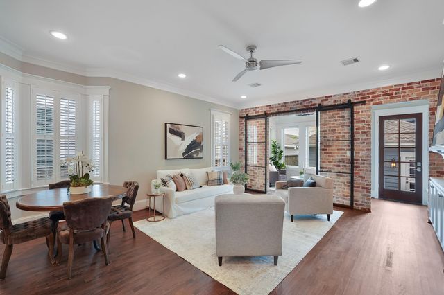 537 W 22nd St, Houston, TX 77008