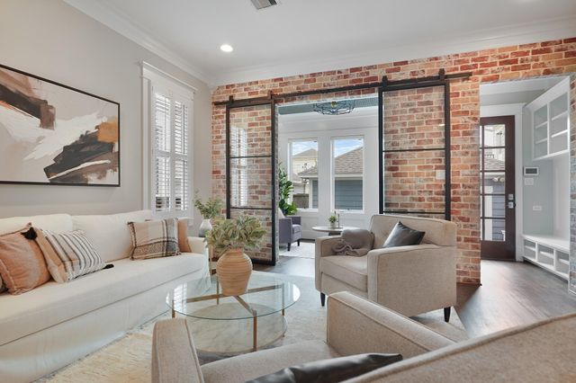 537 W 22nd St, Houston, TX 77008