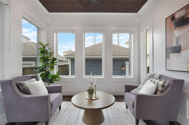 537 W 22nd St, Houston, TX 77008