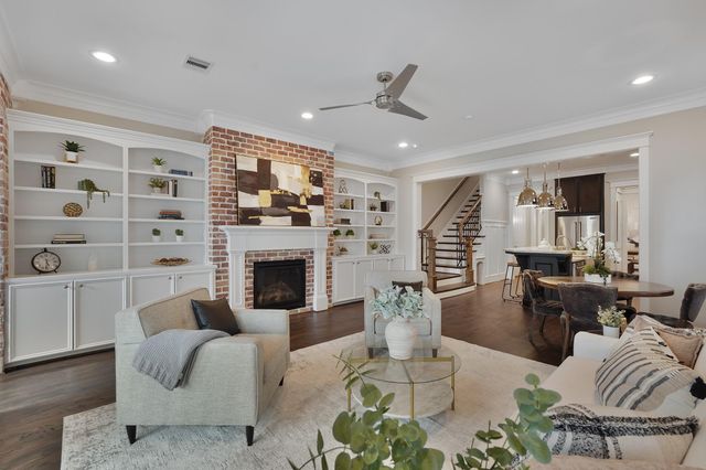 537 W 22nd St, Houston, TX 77008