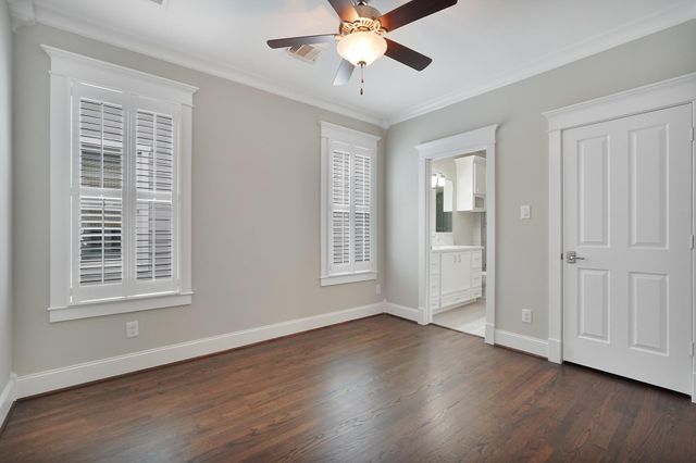 537 W 22nd St, Houston, TX 77008