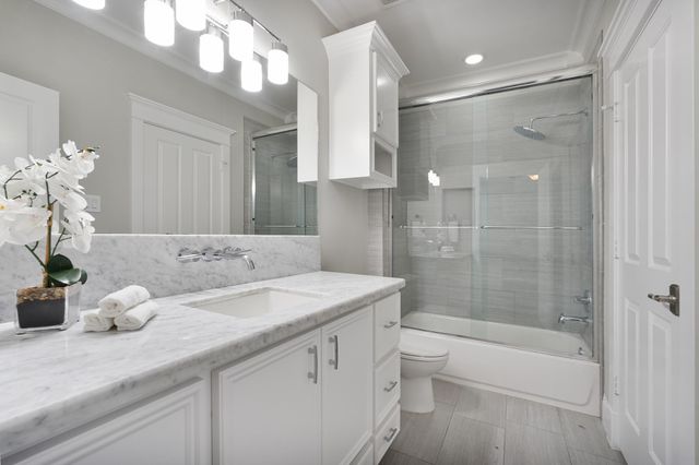 537 W 22nd St, Houston, TX 77008