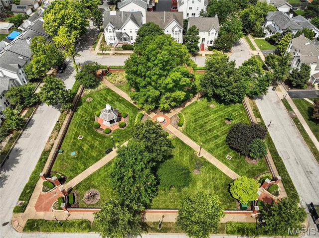 5725 Westminster Place, St Louis, MO 63112