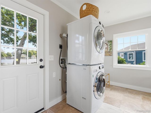 587 Westpointe Court, Lake Orion Village, MI 48362