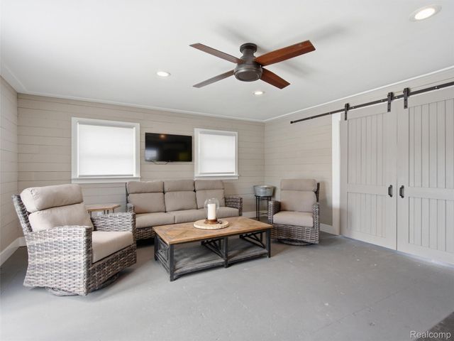 587 Westpointe Court, Lake Orion Village, MI 48362